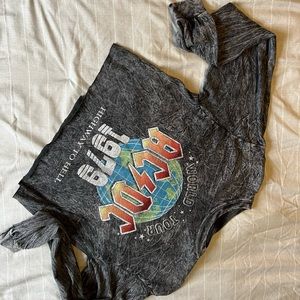 Long sleeve crop top